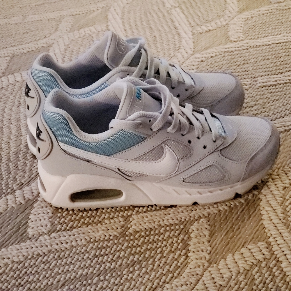 Wmns Nike Air Max IVO